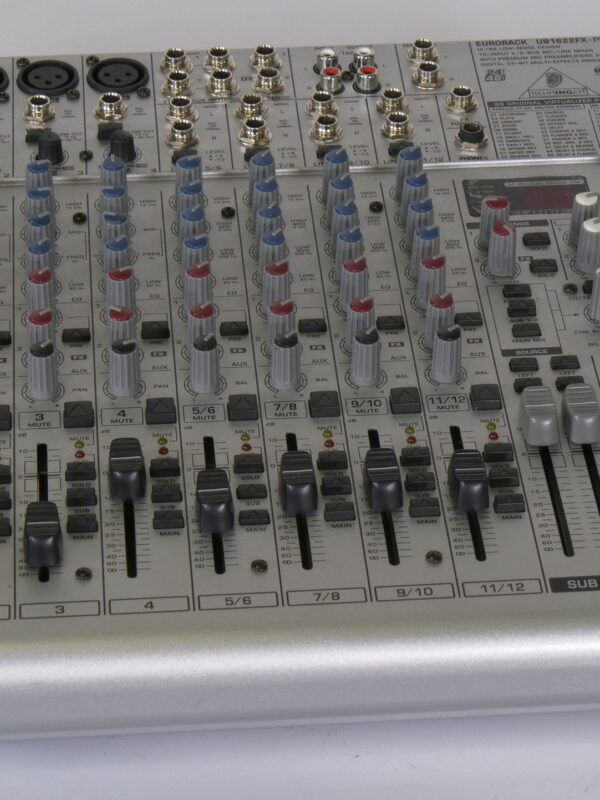 Behringer Eurorack UB1622FX-PRO 16-kanaals mixer met effectenprocessor