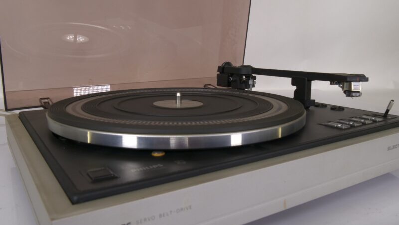 Philips Electronic 222 platenspeler – DC Servo Belt-Drive (Made in Holland) - Afbeelding 2