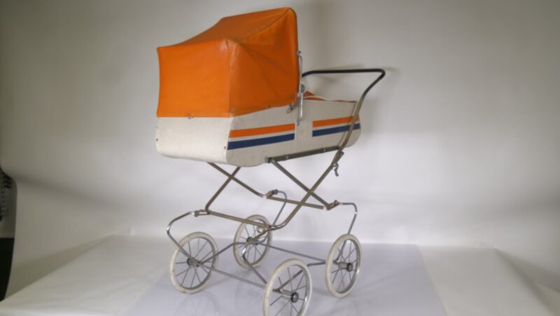Vintage Poppenwagen – Jaren ’70 Oranje/Wit met Stripes - Afbeelding 4