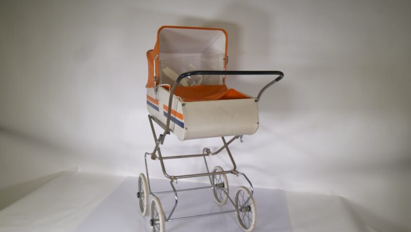 Vintage Poppenwagen – Jaren ’70 Oranje/Wit met Stripes