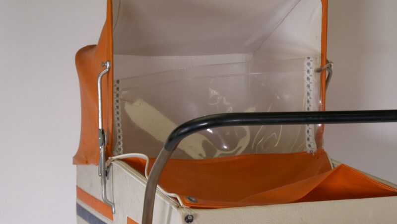 Vintage Poppenwagen – Jaren ’70 Oranje/Wit met Stripes - Afbeelding 2