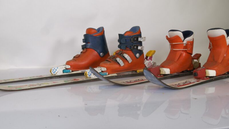 Vintage kinderski’s met skischoenen – Tecno & Heierling set (2 paar) - Afbeelding 5