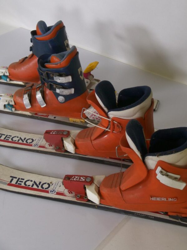 Vintage kinderski’s met skischoenen – Tecno & Heierling set (2 paar)