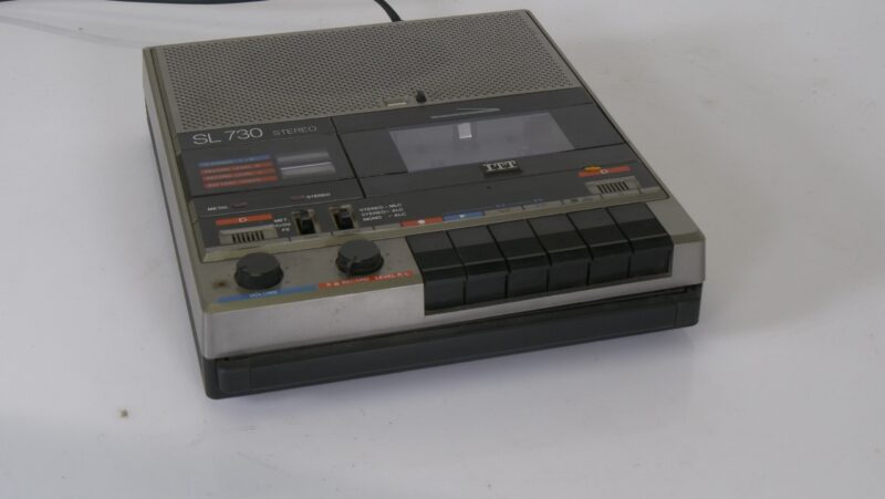 ITT SL 730 Stereo Cassettedeck – draagbare vintage bandrecorder - Afbeelding 3