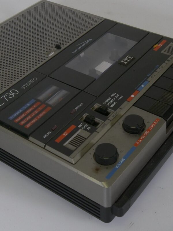 ITT SL 730 Stereo Cassettedeck – draagbare vintage bandrecorder (Defect)