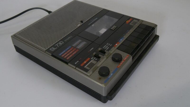 ITT SL 730 Stereo Cassettedeck – draagbare vintage bandrecorder