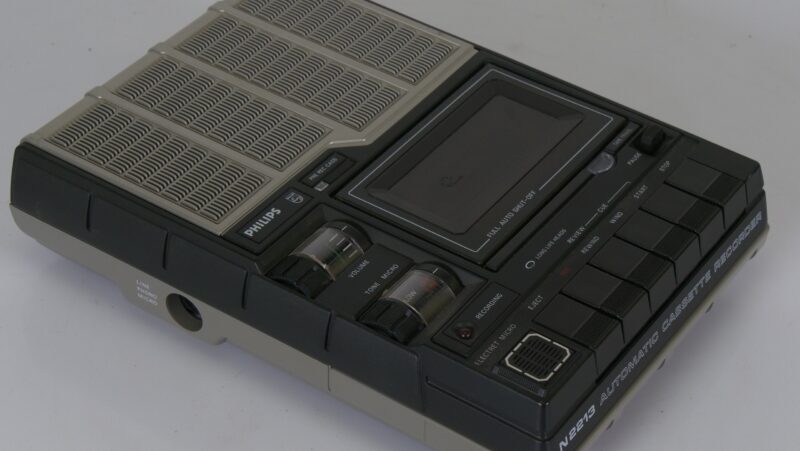 Philips N2213 Automatic Cassette Recorder – vintage draagbare bandrecorder - Afbeelding 3