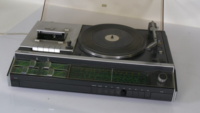 Philips 883 Stereo Music Center – Platenspeler, Cassettedeck & Radio – Vintage