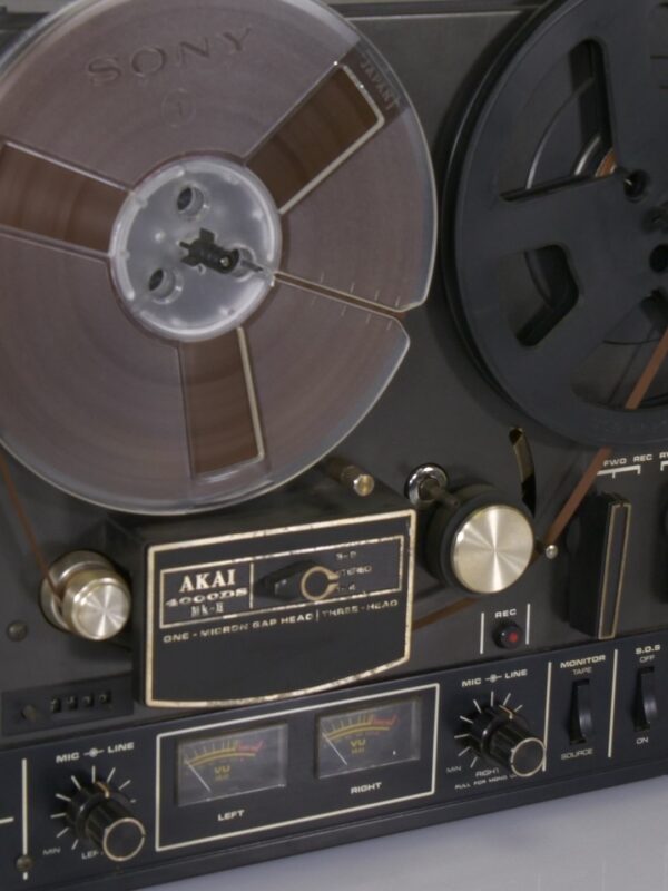 Akai 4000DS Mk-II Reel-to-Reel Bandrecorder met Sony PR-150 Band – Werkend, onderhoud nodig