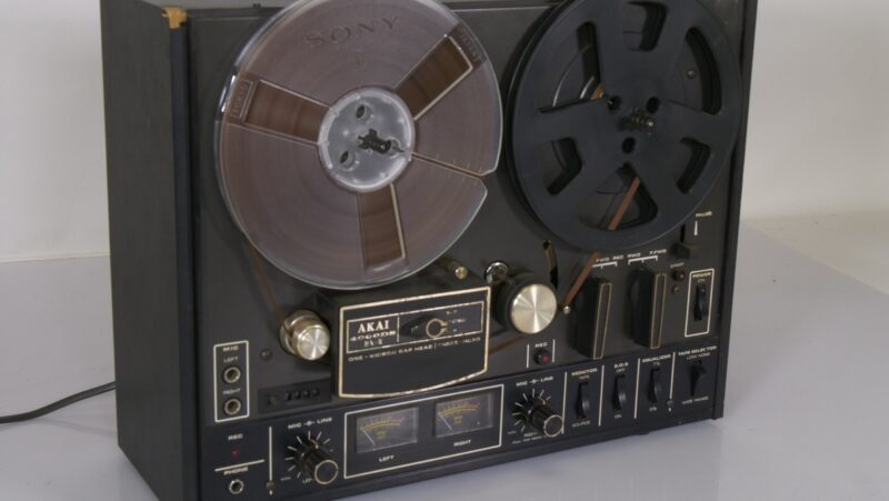 Akai 4000DS Mk-II Reel-to-Reel Bandrecorder met Sony PR-150 Band – Werkend, onderhoud nodig
