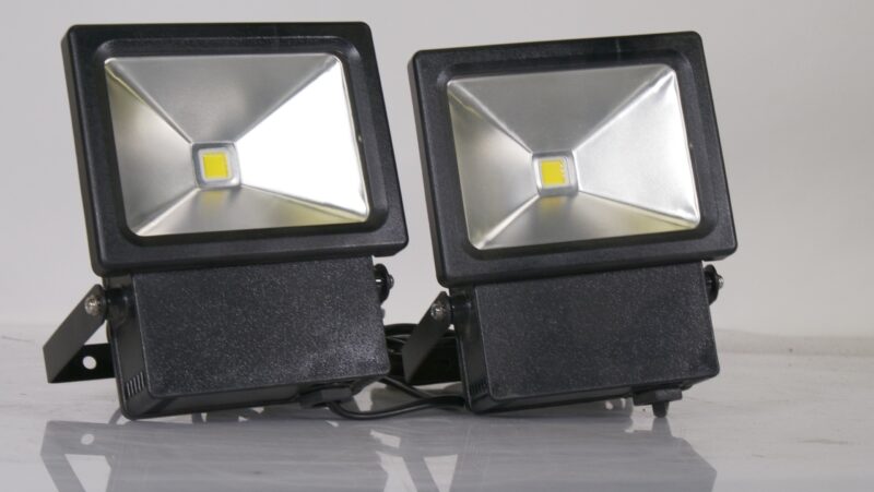 Set LED Schijnwerpers – Compacte Buitenlampen met Netstekker (partijkoop) - Afbeelding 2