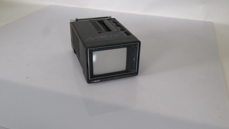 SuperTech CTV-90B Mini Kleurentelevisie/Monitor – 13 cm, AC/DC, draagbaar - Afbeelding 3