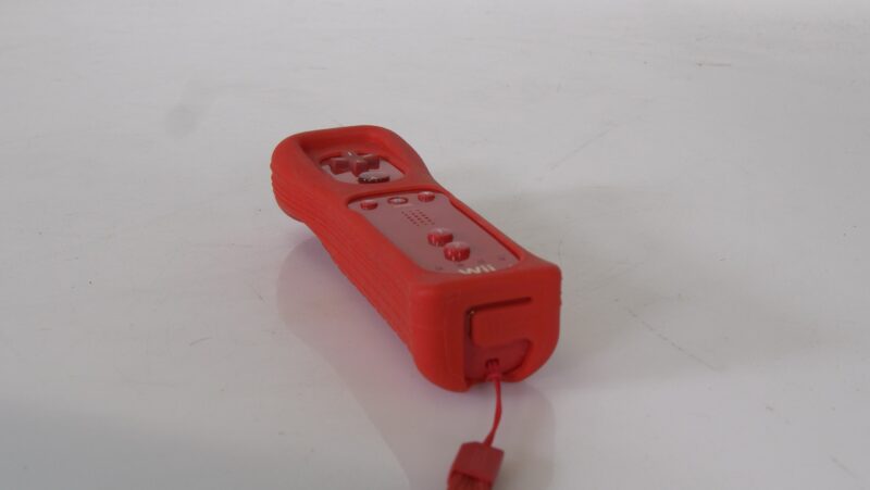 Nintendo Wii Remote Plus – Rood – Met Silicone Beschermhoes & Polsbandje - Afbeelding 2