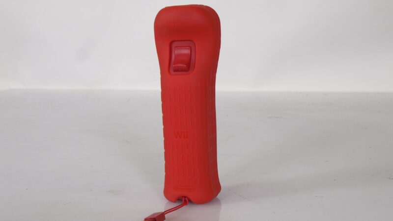 Nintendo Wii Remote Plus – Rood – Met Silicone Beschermhoes & Polsbandje - Afbeelding 3