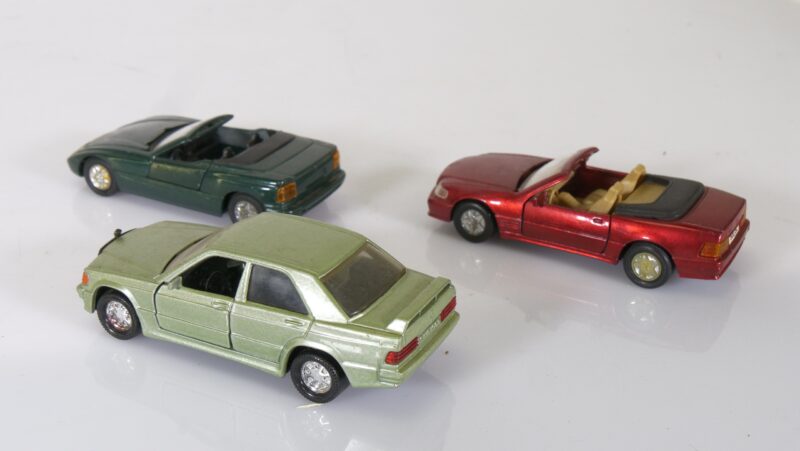 Set van 3 metalen modelauto’s – Mercedes & BMW cabrio’s en sedan - Afbeelding 4