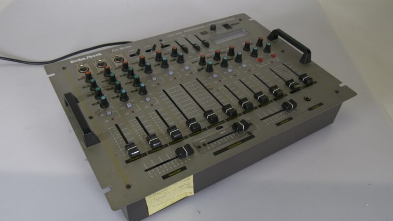 Radio Shack Pro Series PSM-8080 – 9-Kanaals Professionele Stereo Mixer - Afbeelding 2