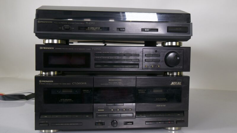 Pioneer HiFi set – PL-Z570 platenspeler, F-Z570L tuner en CT-Z470WR dubbel cassettedeck geen versterker
