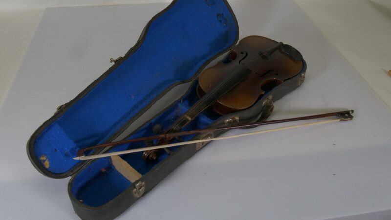 Antieke viool met strijkstok en koffer – Stradivarius model - Afbeelding 4