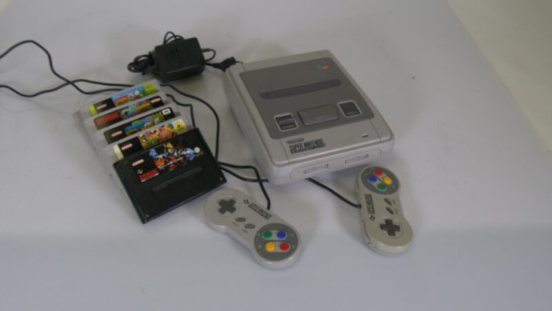 Nintendo Super Nintendo Entertainment System (SNES) met 2 controllers en 6 spellen (zonder AV-kabel) - Afbeelding 3