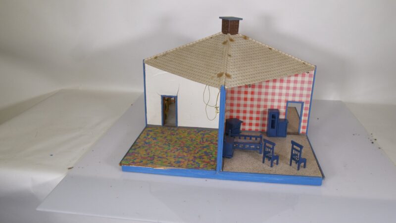 Vintage poppenhuis met houten meubeltjes (jaren ’60/’70) - Afbeelding 5