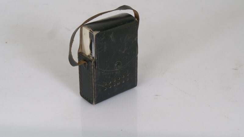 Philips AM Transistorradio met leren draaghoes (niet werkend, jaren ’60/’70) - Afbeelding 2