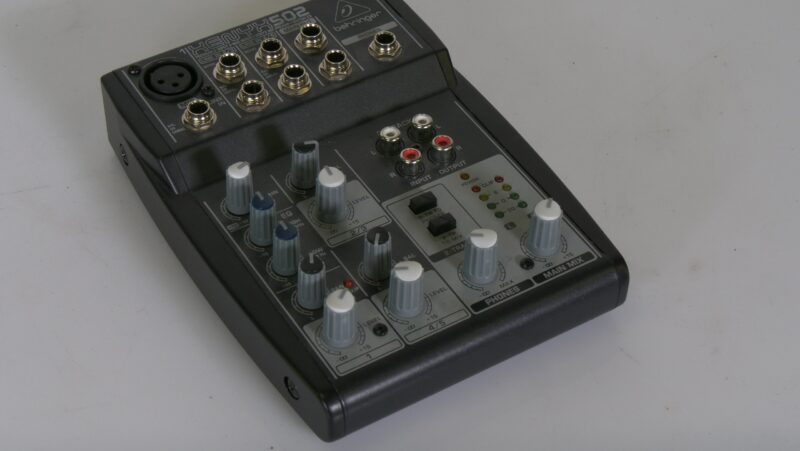 Behringer Xenyx 502 compacte 5-kanaals analoge mixer (niet getest, zonder voedingskabel)