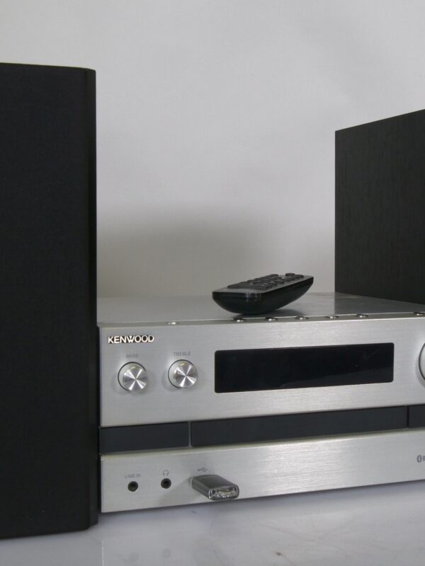 Kenwood Micro Hi-Fi met Bluetooth (Aan/Uit-knop ontbreekt)