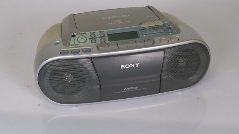 Sony CFD-S03CPL Portable Boombox with CD/MP3, Cassette and Radio