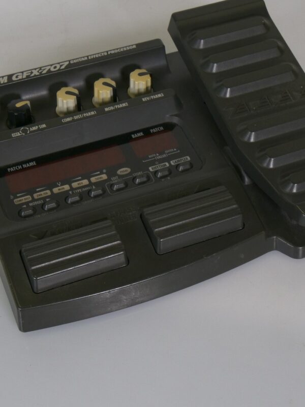 Zoom GFX-707 multieffect processor voor gitaar (niet getest, zonder adapter)