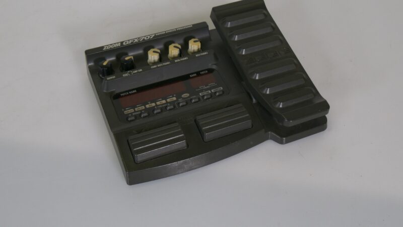 Zoom GFX-707 multieffect processor voor gitaar (niet getest, zonder adapter)