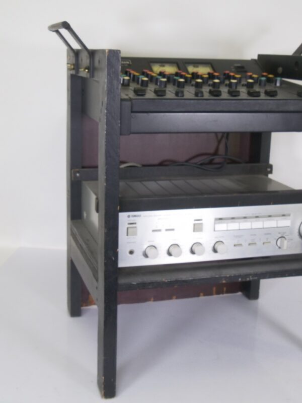 Jim Carson MC-120 mixer met Yamaha A-500 versterker in rack