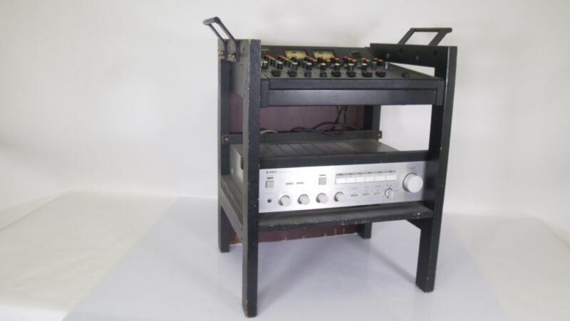 Jim Carson MC-120 mixer met Yamaha A-500 versterker in rack