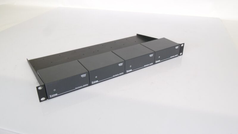 Extron Versa Tools MDA 5SV / MDA 5A RCA – audio/video distribution amplifiers (rack set, 4 stuks)