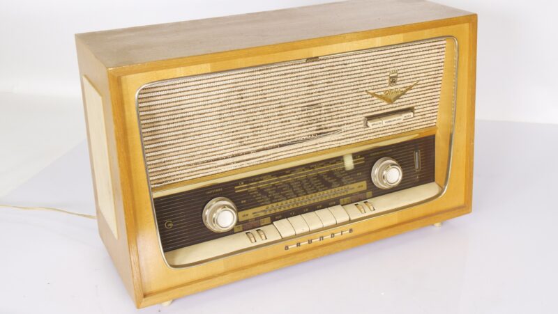 Grundig 2066 buizenradio jaren 50 – werkend, afstemming nakijken - Afbeelding 3