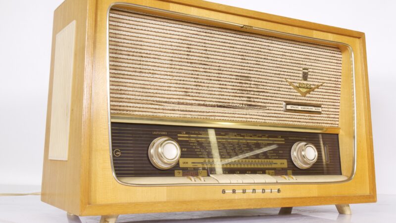 Grundig 2066 buizenradio jaren 50 – werkend, afstemming nakijken