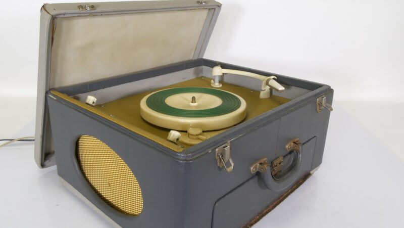 Vintage draagbare platenspeler koffer – werkend, motor nakijken