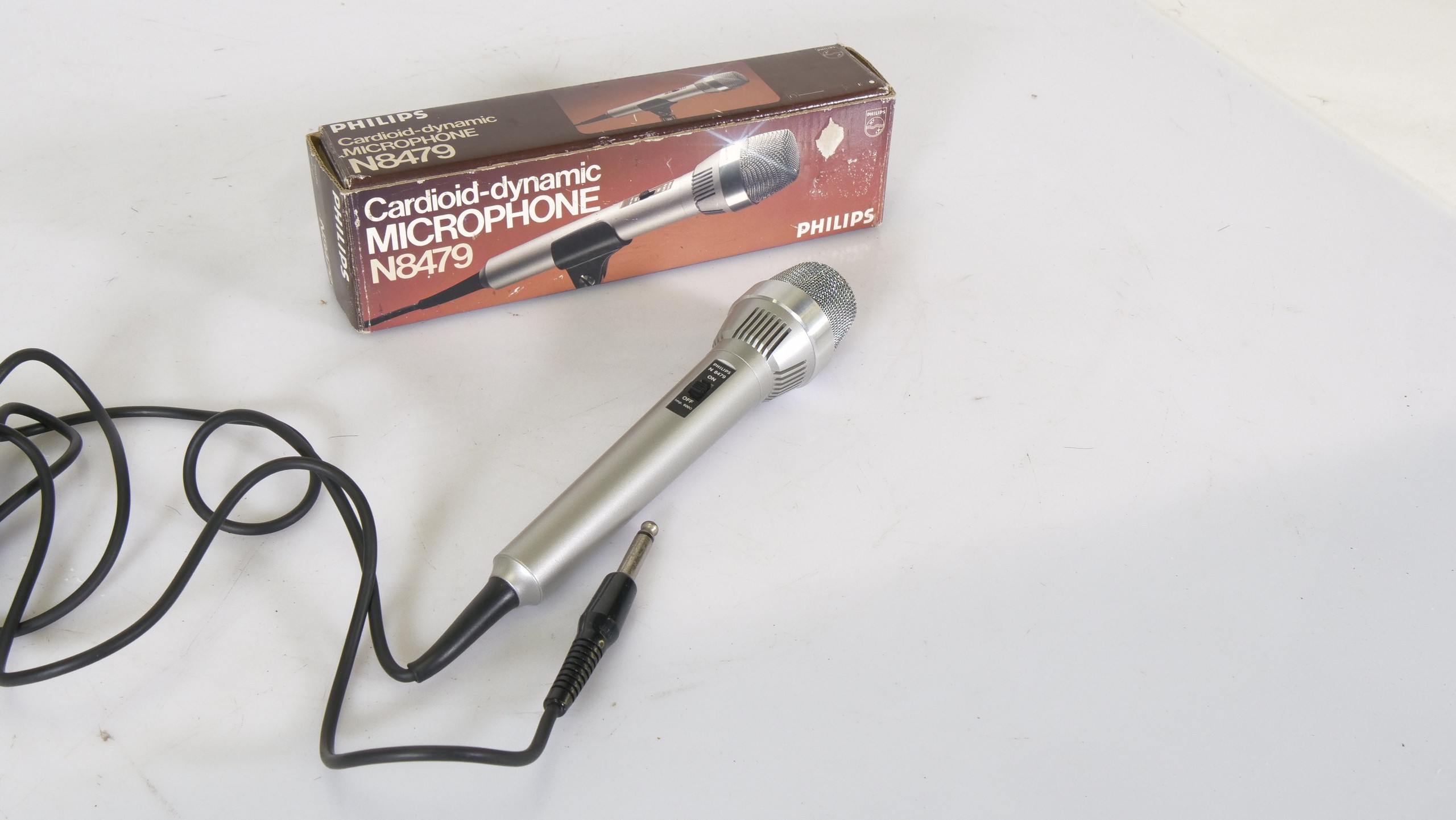 Philips N8479 Cardioid Dynamische Microfoon (met doos) - Afbeelding 2