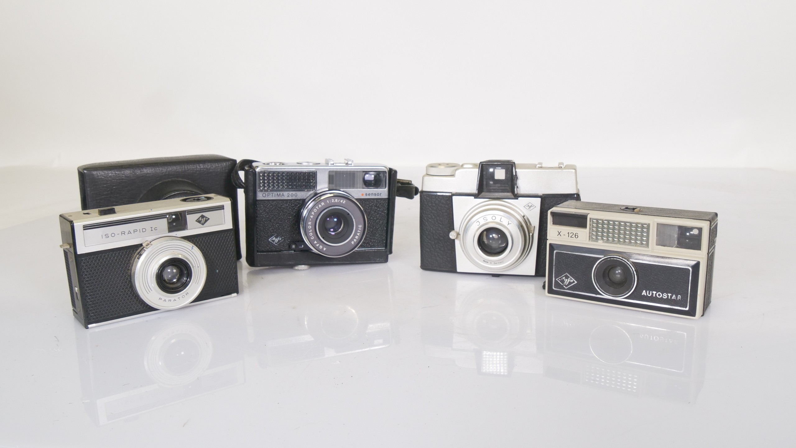 Set van 4 vintage Agfa camera’s (1960s–1970s)