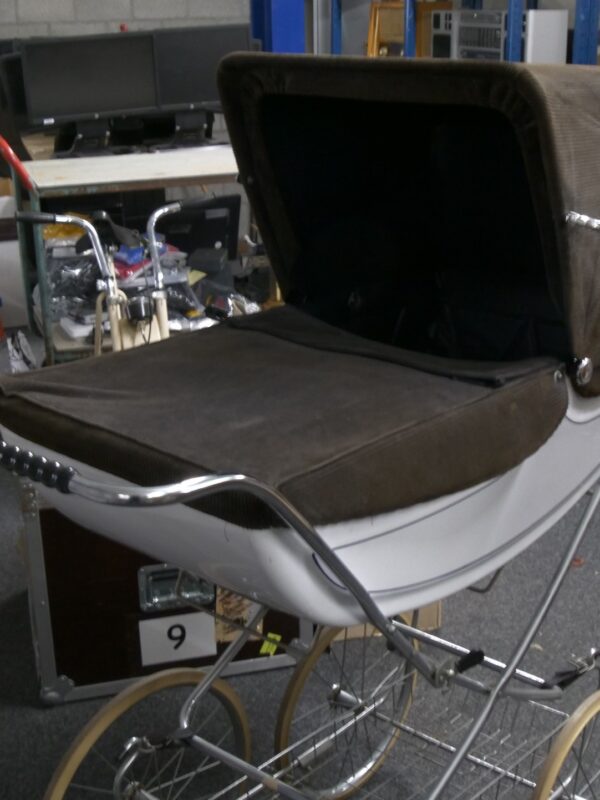 Vintage Kinderwagen – Klassieke Retro Pram