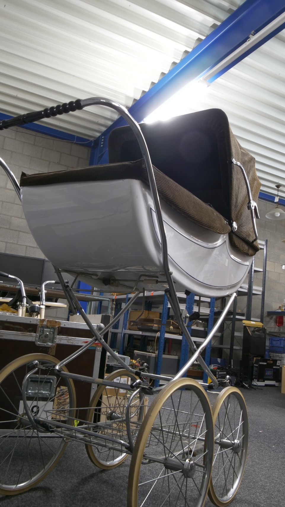 Vintage Kinderwagen – Klassieke Retro Pram - Afbeelding 3