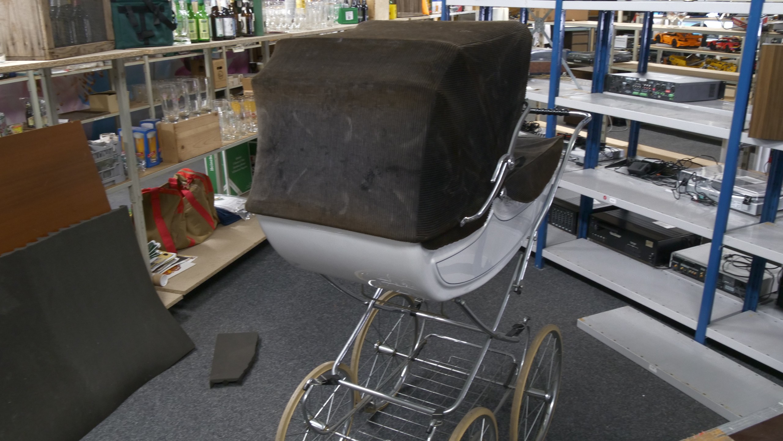 Vintage Kinderwagen – Klassieke Retro Pram - Afbeelding 4