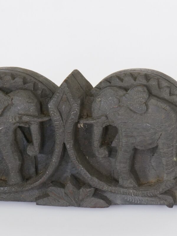 Antieke Indische handweegschaal met olifantendoosje