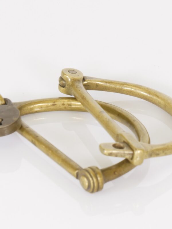 Antieke messing handboeien / Darby-style shackle