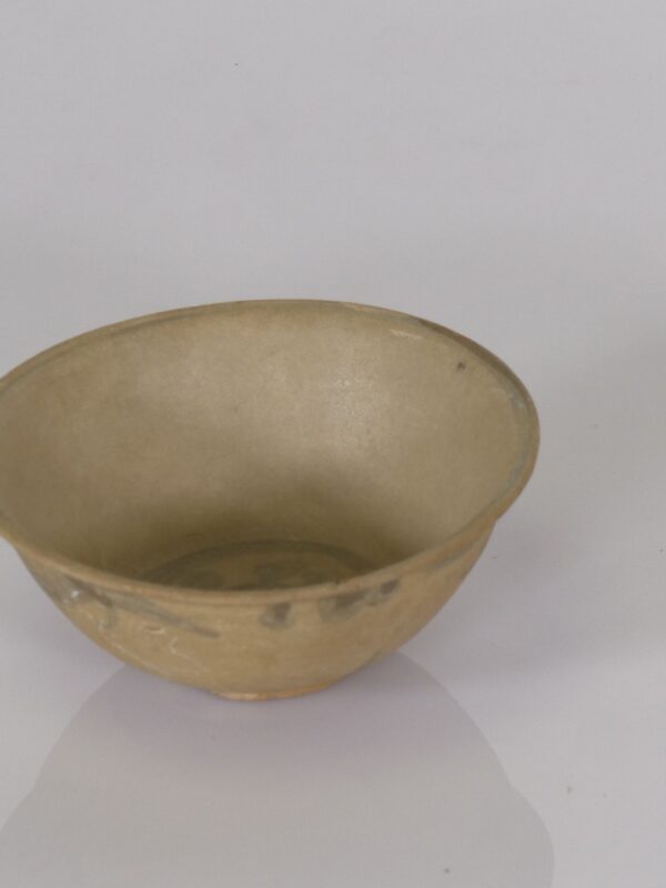 Antiek Aziatisch steengoed kommetje met grijs motief